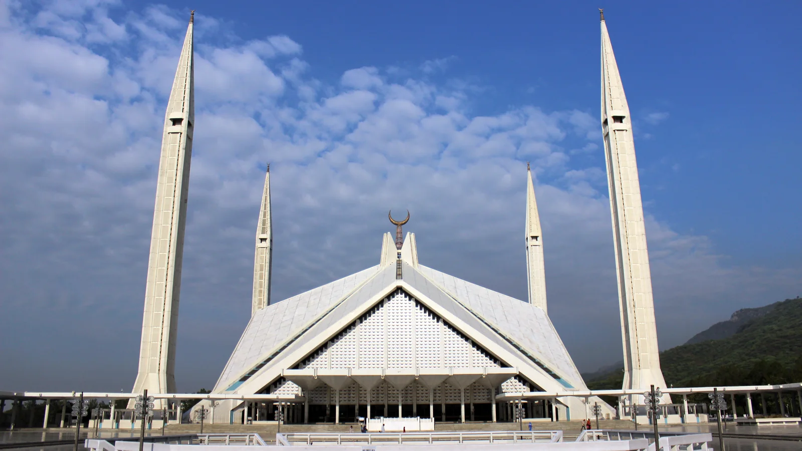 Front view of Faisal Mosque with the green Margalla Hills in Islamabad