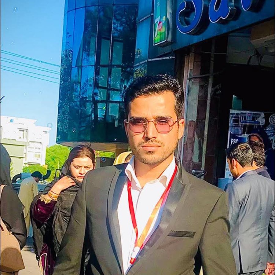 Mr Junaid Malik Graphic Designer Califsol Consultants